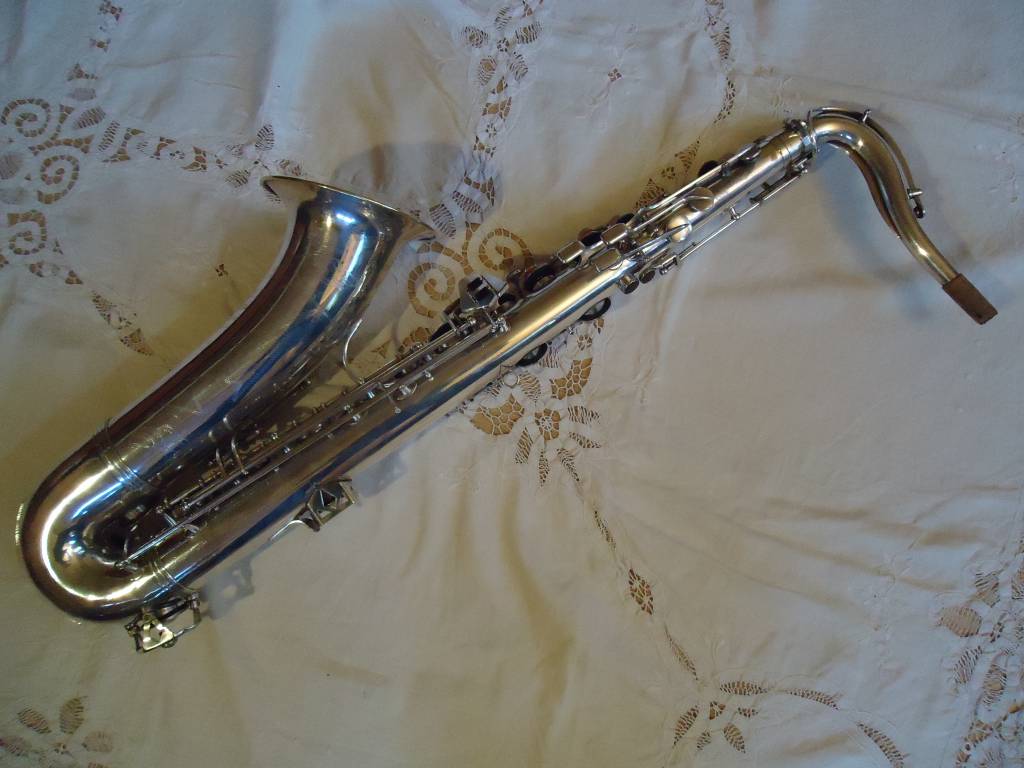 saxophone serial number search